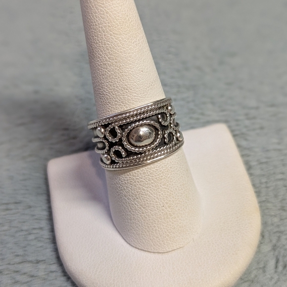 Vintage Sterling Silver Women's Ring with Beautiful Detailed Scroll Work - Picture 1 of 10